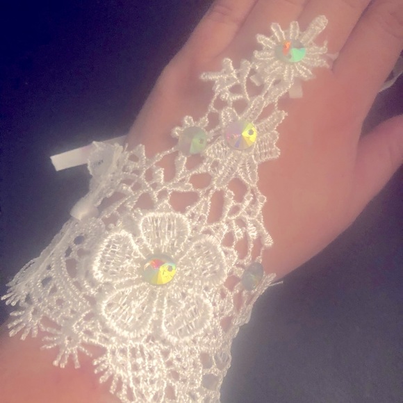 White Lace Gloves, Beaded Crochet Wedding Accessories , Bride Fingerless Gloves - Picture 7 of 11